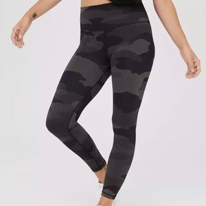 American Eagle Offline Camo Leggings